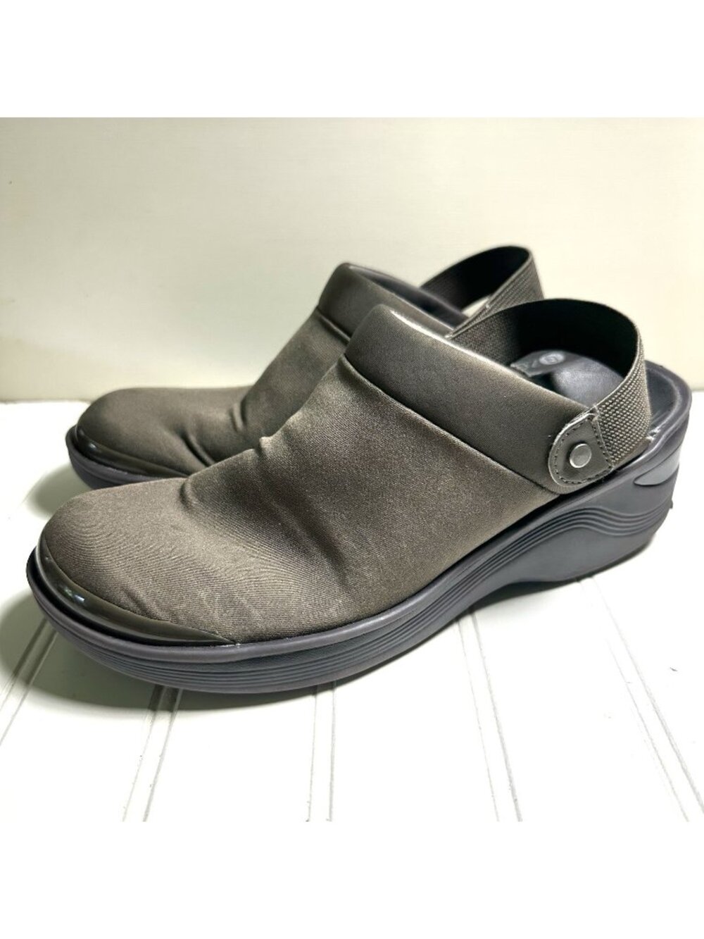 Bzees Dancer Clogs Womens 7.5 Brown Comfort Boho Ankle Strap Washable Walking